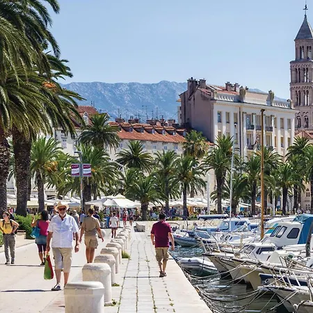 1 Bedroom Cozy In * Split
